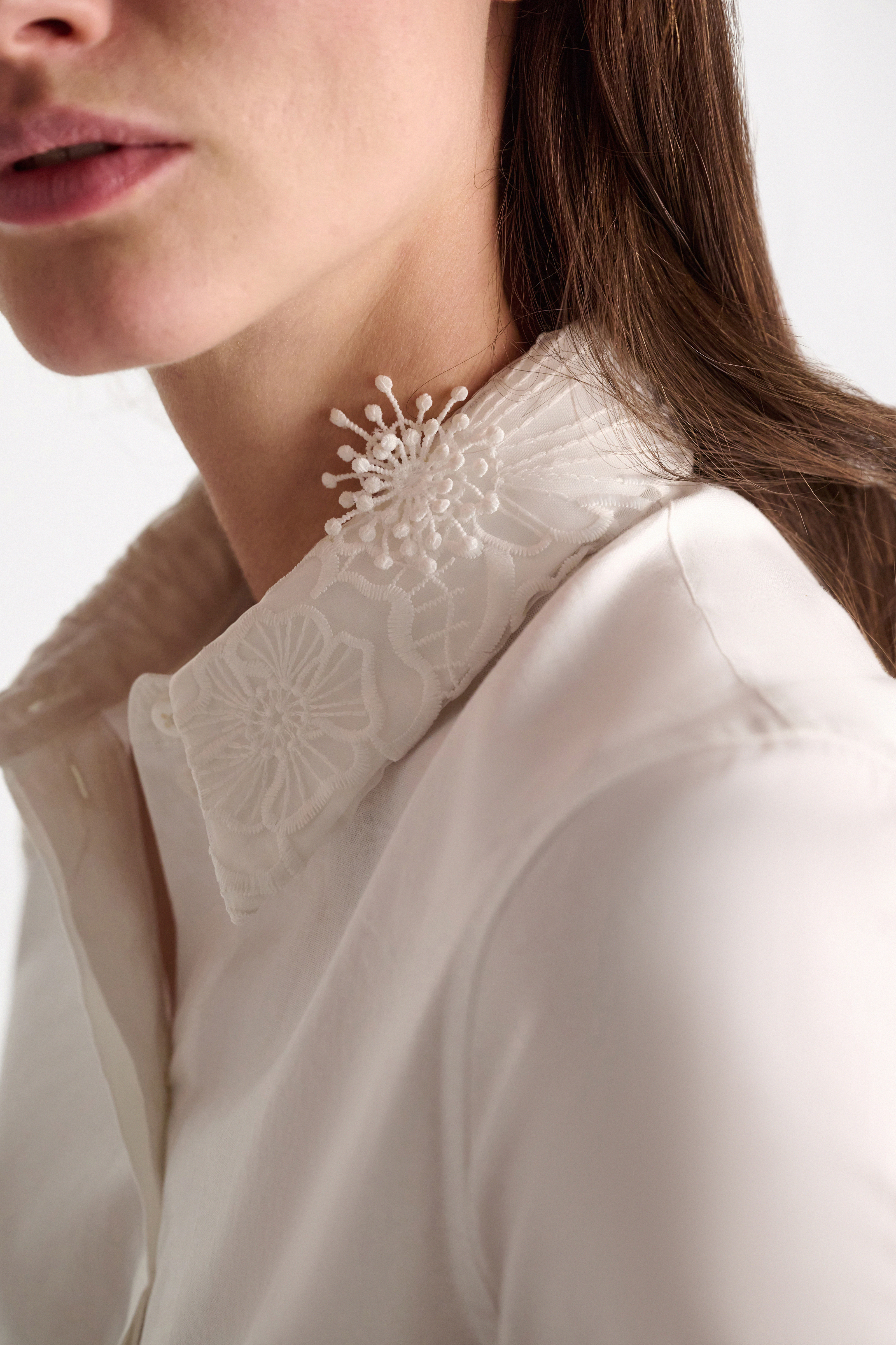 Dorothee Schumacher Cotton oxford shirt with optional lace collar pure white